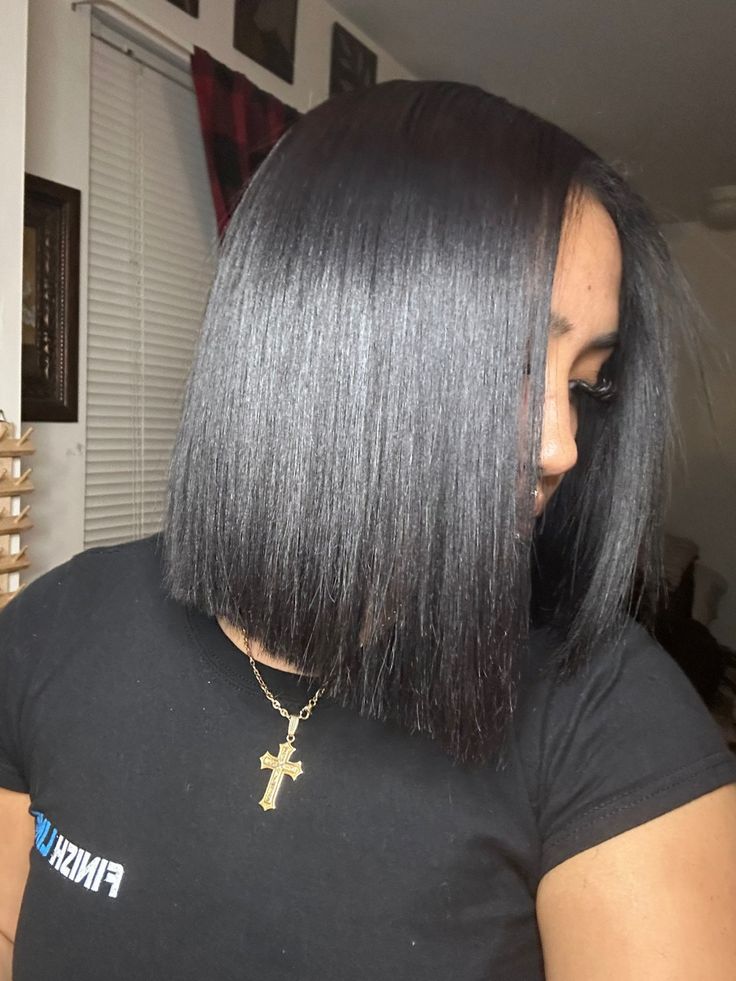 Eloisha Silky Blunt Cut Bob Glueless 7x6 Closure HD Lace Shoulder length Bob Wig Human Hair